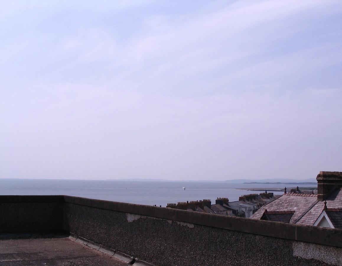 Marine Hotel Criccieth Exterior photo